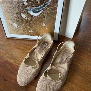 Earthies Essen Leather Nude Gillie Lace Textured Beige Flats - Size 8- EUC!